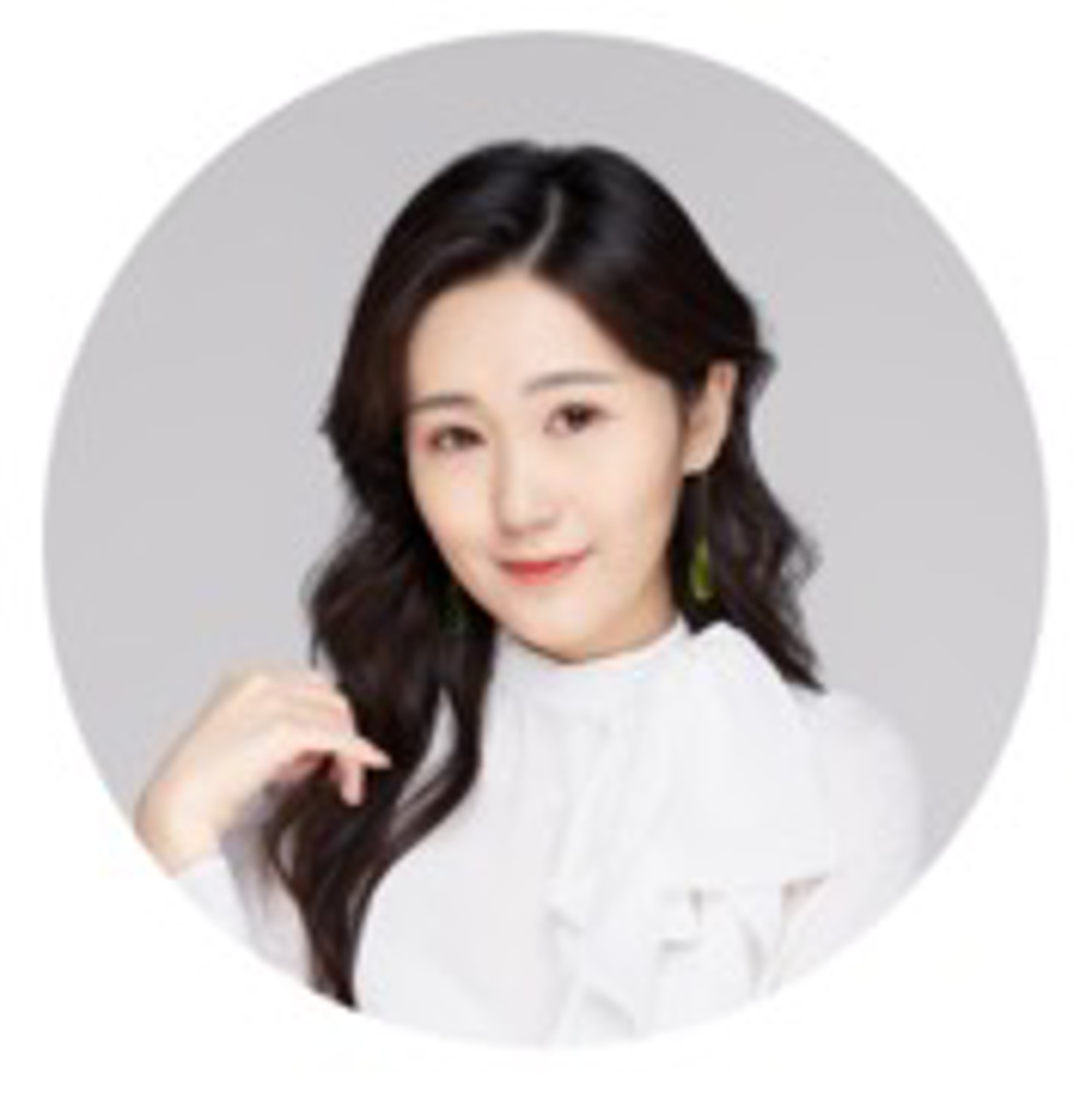 A person posing for the camera

Description automatically generated